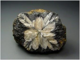 Андалусит: Характеристики, видове и свойства на камък