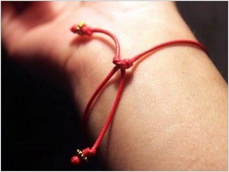 Bracelet & # 171 + Red Thread & # 187 +