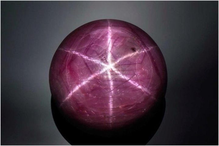 Изкуствена рубин: какво е и как да го разграничим от естествения камък?