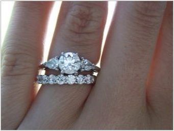Какъв пръст носим годежен пръстен?