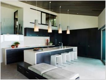 Черен таван в кухнята: плюсове, минуси и опции за проектиране