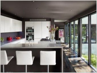 Черен таван в кухнята: плюсове, минуси и опции за проектиране