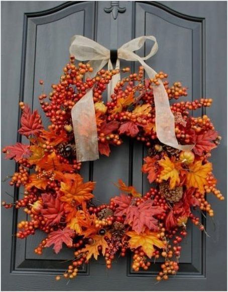 Есенни венци на вратата