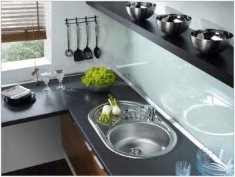Кръгли кухненски мивки: плюсове и минуси, видове и съвети за избор