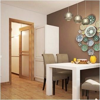Опции за дизайн на стените в близост до масата в кухнята