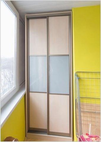 Плъзгащи се гардероби на балкона: Какво има и как да изберем?