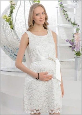 Кратки сватбени рокли за бременни жени