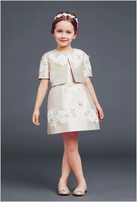 Великолепна великолепна рокля за момичето: Дайте на бебето образ на принцесата