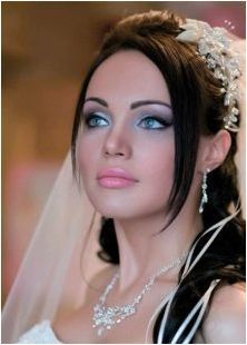 Сватбен грим за момичета със сини очи
