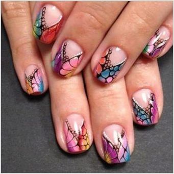 Как да нарисувате пеперуда на ноктите?