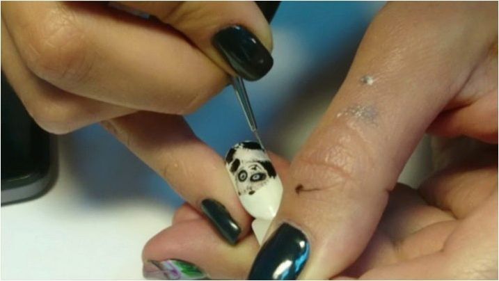 Опции за дизайн на маникюр с панда
