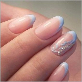 Синя франш дизайн на ноктите