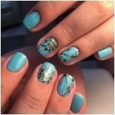 Стилен дизайн на ноктите с образа на морето