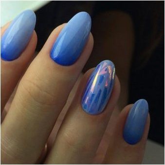 Стилен дизайн на ноктите с образа на морето