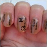 Варианти на красив маникюр с надписи на ноктите