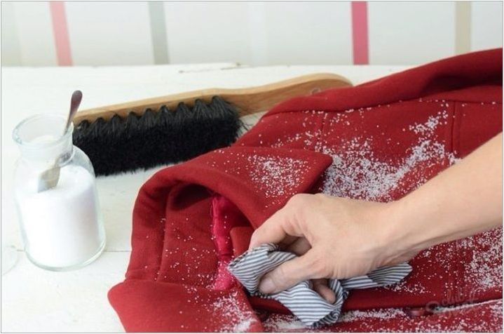 Как да почистите кашмирното палто у дома?