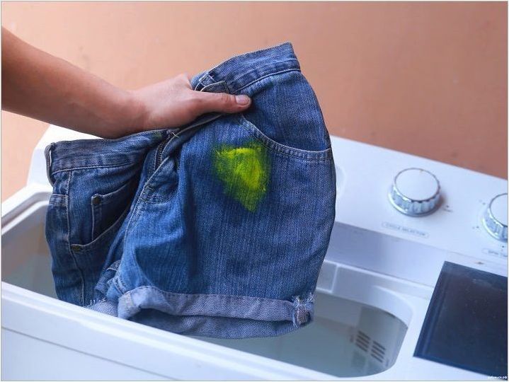 Как да се измие боя от дрехи?