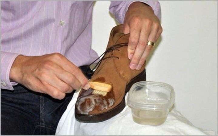 Как да почистите велурните обувки у дома?