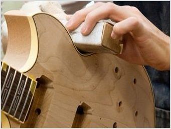 Какво дърво прави китарите?