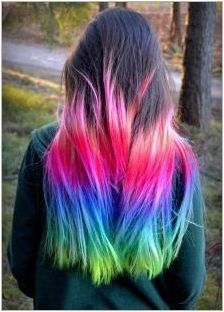 Цветна коса: Модни тенденции и методи за оцветяване
