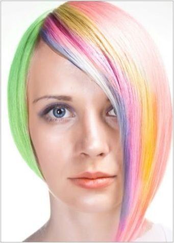 Оцветяване на косата: Какво е и как се извършва?