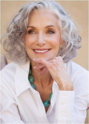 Подстригване за по-възрастни жени: функции, подбор и съвети за полагане