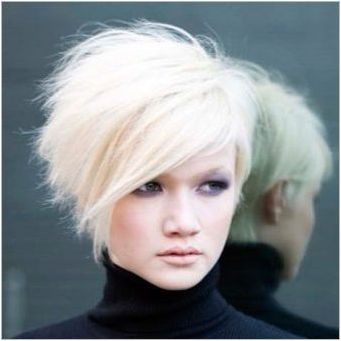 Руса за къса коса: Модни опции и техники за оцветяване