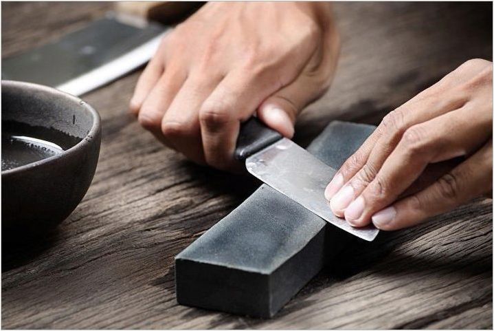 Как да изострят ножове с острилка за нож?
