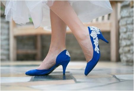 Сини обувки за пета