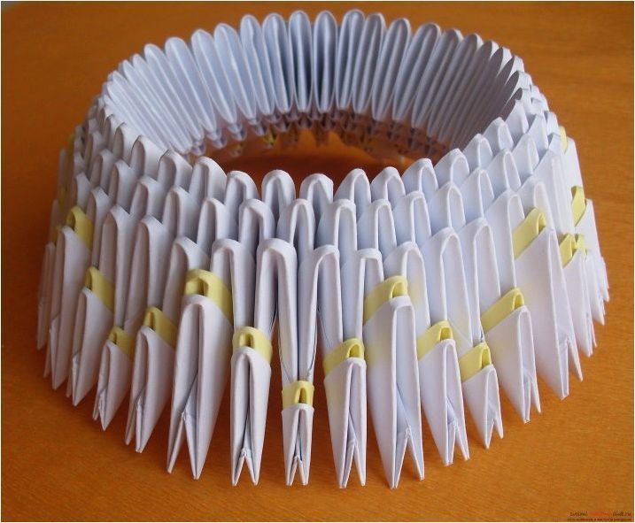 Създаване на модулен оригами под формата на великденски яйца