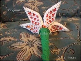 Създаване на оригами под формата на лилия
