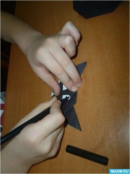 Вълк сгъване в техниката на оригами
