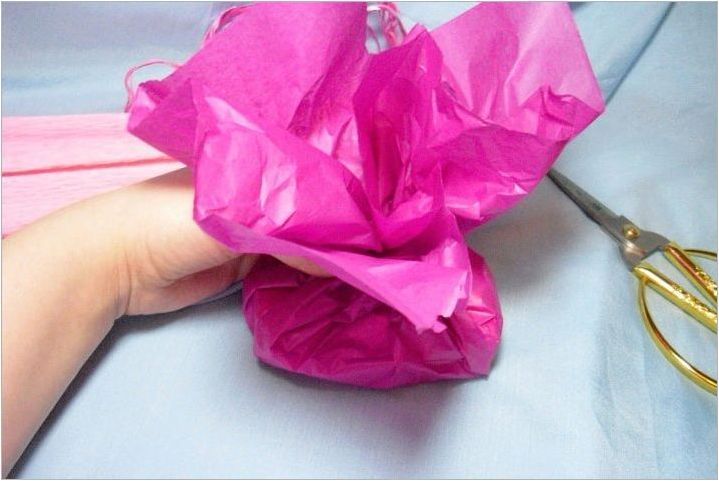 Как да опаковате подарък под формата на бонбони?