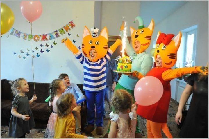 Рожден ден и празници в стил & # 171 + три котки
