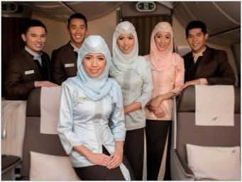 Форма на полетни служители и стюардеса