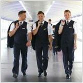 Форма на полетни служители и стюардеса