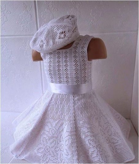 Трикотажна рокля за момиче плетене на една кука