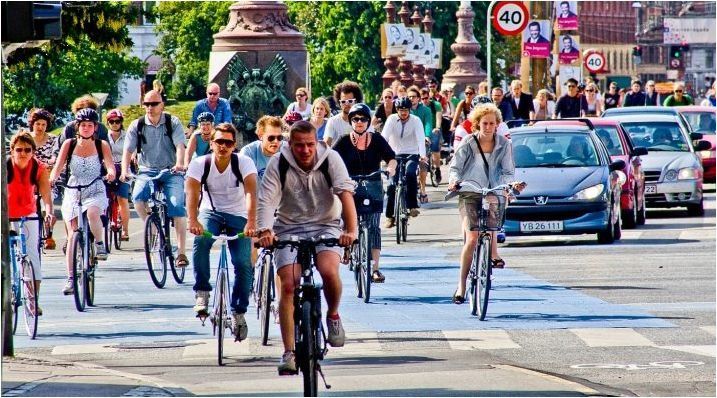 Колко години можете да яздите на велосипед по пътя и какви правила трябва да бъдат наблюдавани?