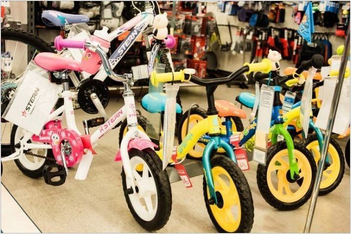 Разнообразие от детски велосипедни модели на кърмата