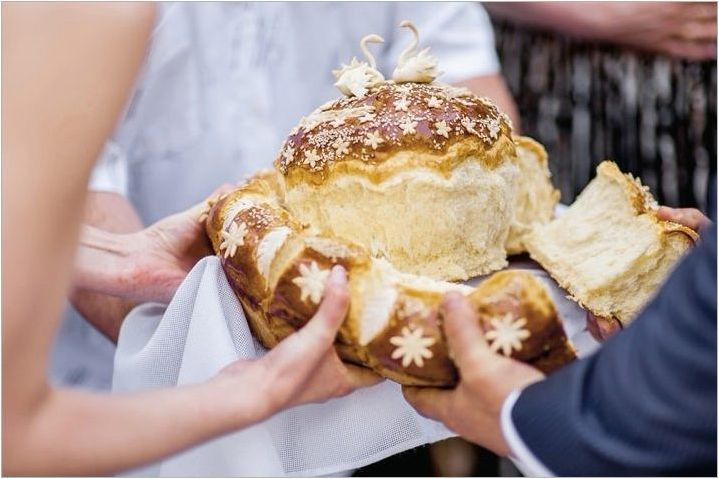Който прави и запази хляб на сватбата?