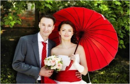Сватбена рокля с червен колан - поставяме грандиозните акценти
