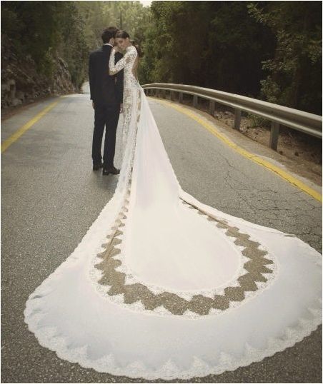 Сватбена рокля с линия