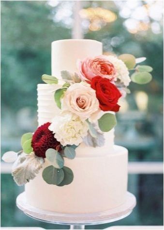 Сватбена торта: Преглед на различни вкусове и идеи за дизайн