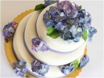 Сватбена торта в лилави нюанси: необичайни решения и съвети при избора