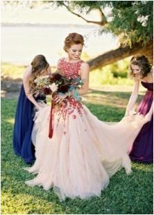 Сватбени рокли с цветя и цветя печат