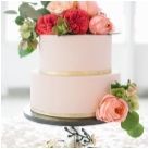 Сватбени торти с живи цветя: функции и възможни опции