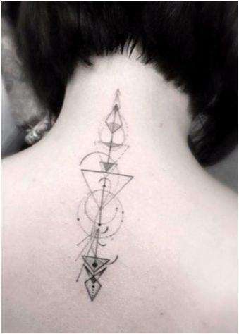 Геометрия татуировка за момичета
