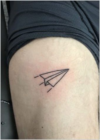 Какво означава татуировка и # 171 + хартиен самолет & # 187+?