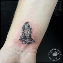 Tattoo & # 171 + ръце се молели & # 187 +