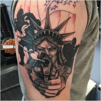 Tattoo & # 171 + Статуя на свободата & # 187 +